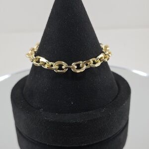 Elegant Gold Chain Bracelet